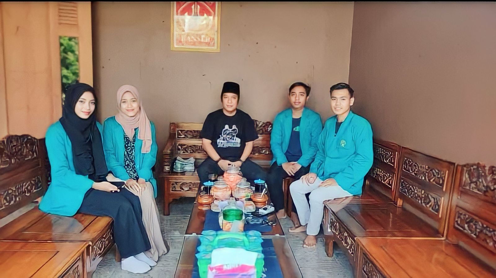 Pemasaran Budaya Berbasis Digital: Pemdes Gumelem Wetan Terima Hibah Web E-Commerce Gamelan dari Tim Riset